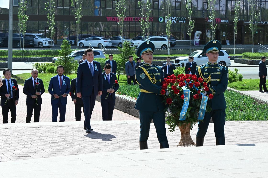 Возложение цветов Возложение цветов