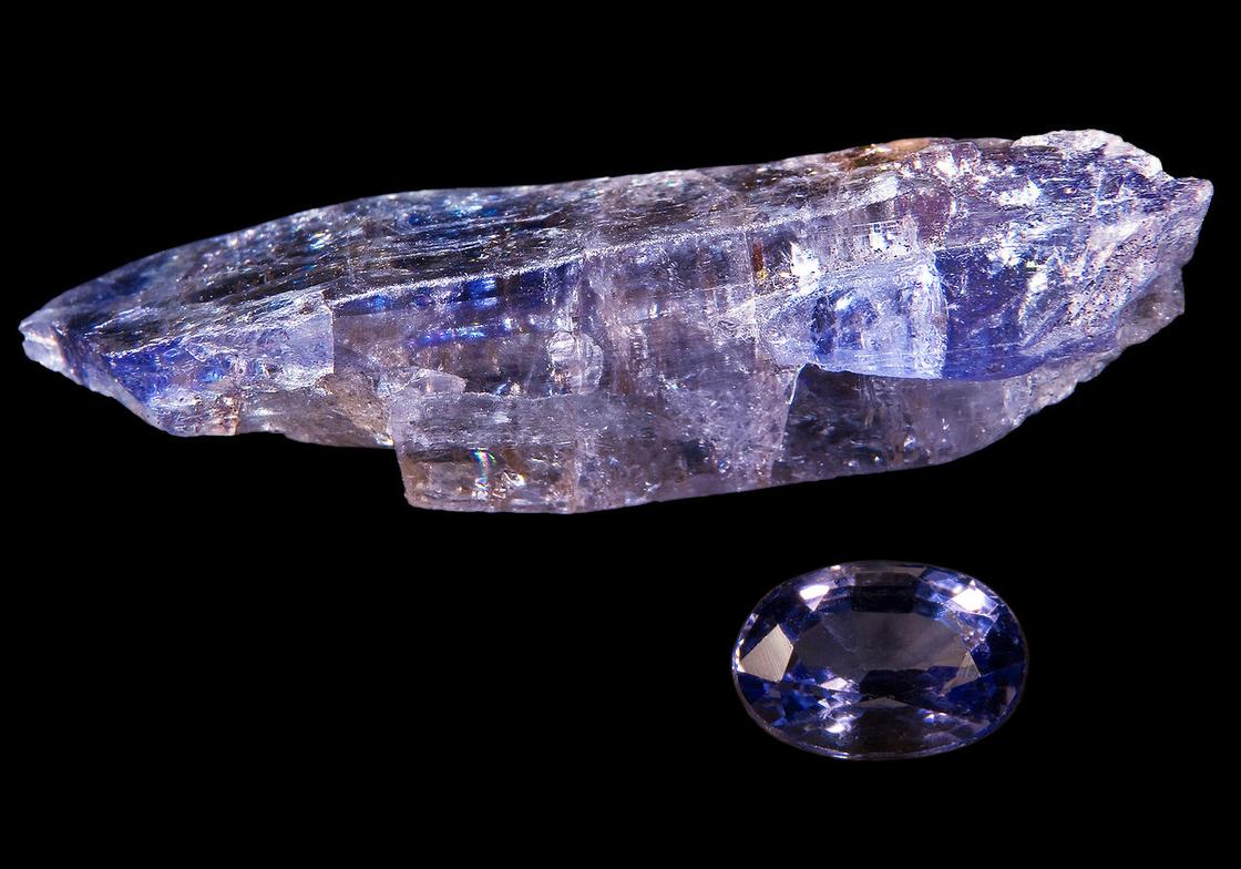 Прозрачный сине-фиолетовый камень