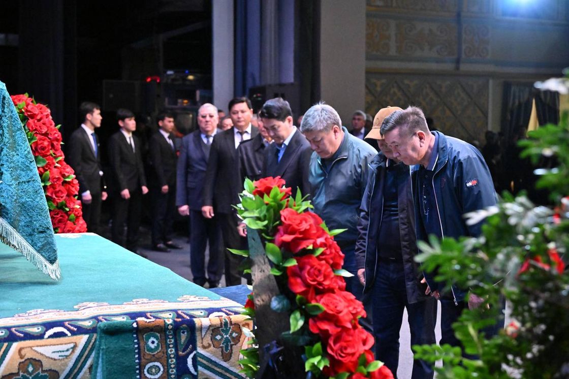 Мұхтар Шахановпен қоштасу рәсімі