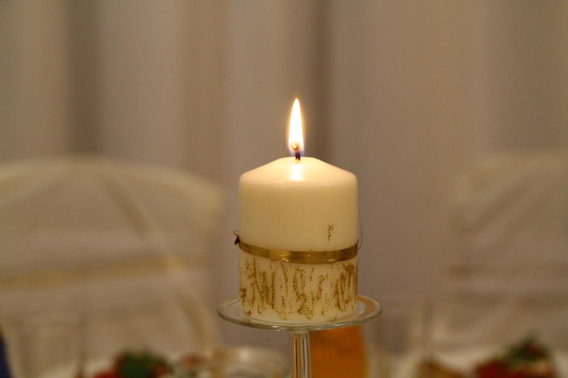 Золотистая свеча