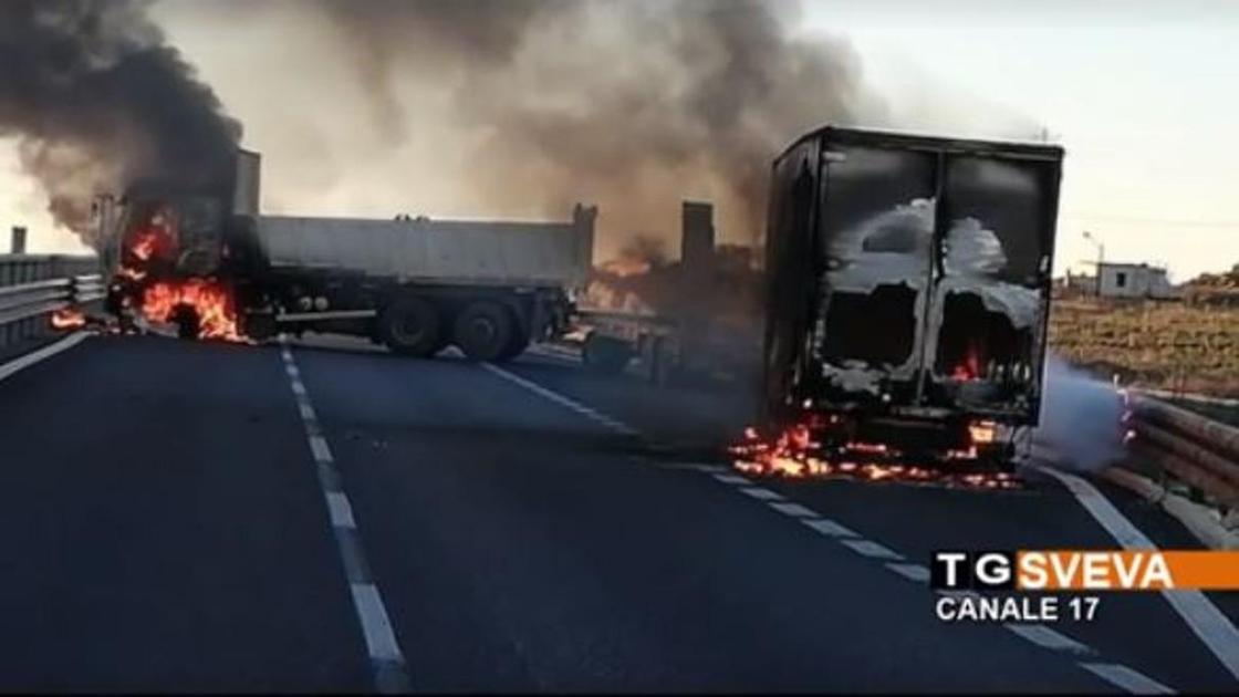 Грабители на горящих грузовиках ограбил инкассаторов на миллионы евро (видео)