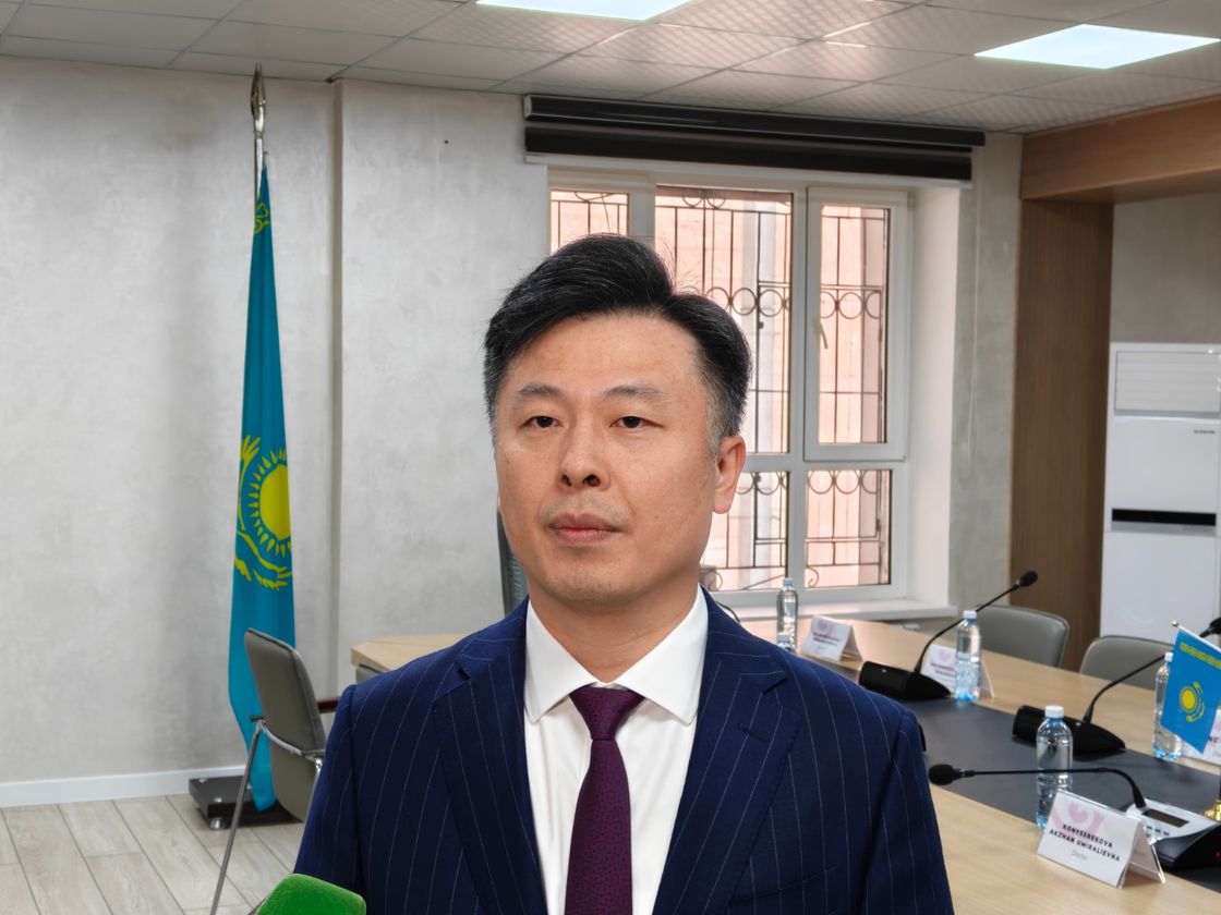 Профессор Liu Xianbao, заместитель декана Медицинской школы Чжэцзянского университета