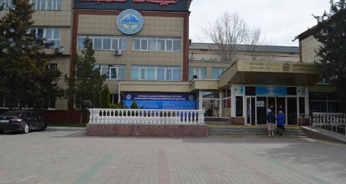 Зараженную в Алматы ЦГКБ закроют на неделю, заявил Биртанов