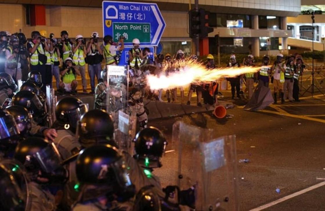 Казахстанца задержали во время массовых протестов в Гонконге