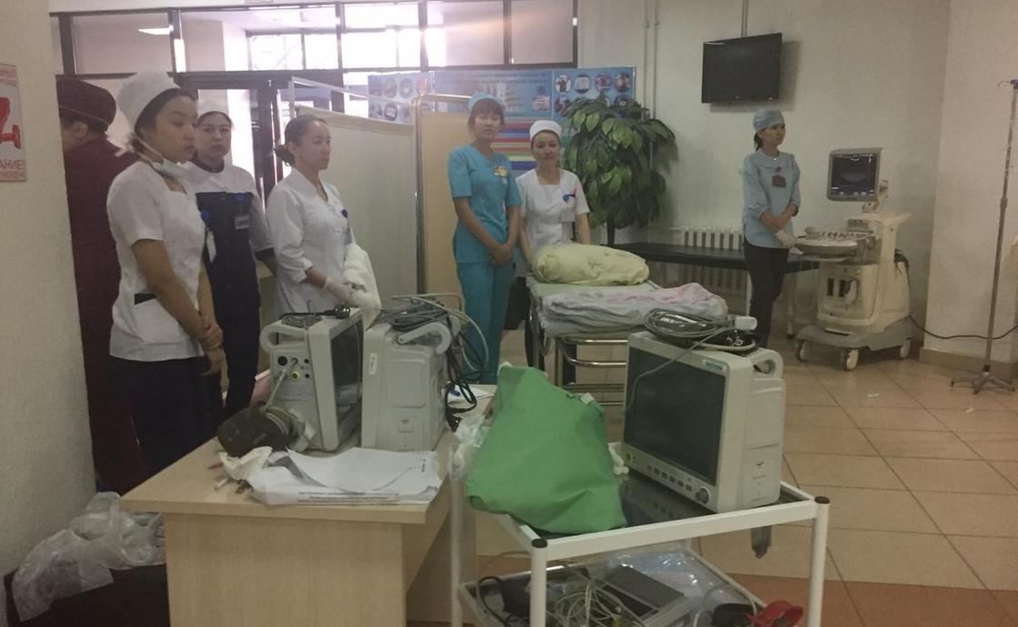17 пострадавших доставлены в больницу после крушения самолета в Алматы