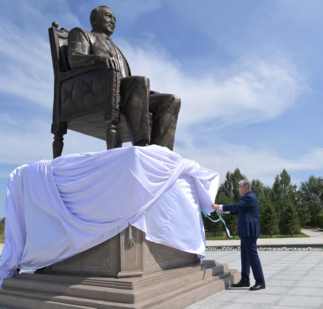 Касым-Жомарт Токаев на открытии памятника Нурсултану Назарбаеву