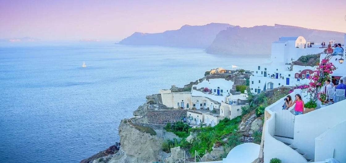 Коронавирус: Греция открыла острова, Испания ждет иностранных туристов с июля