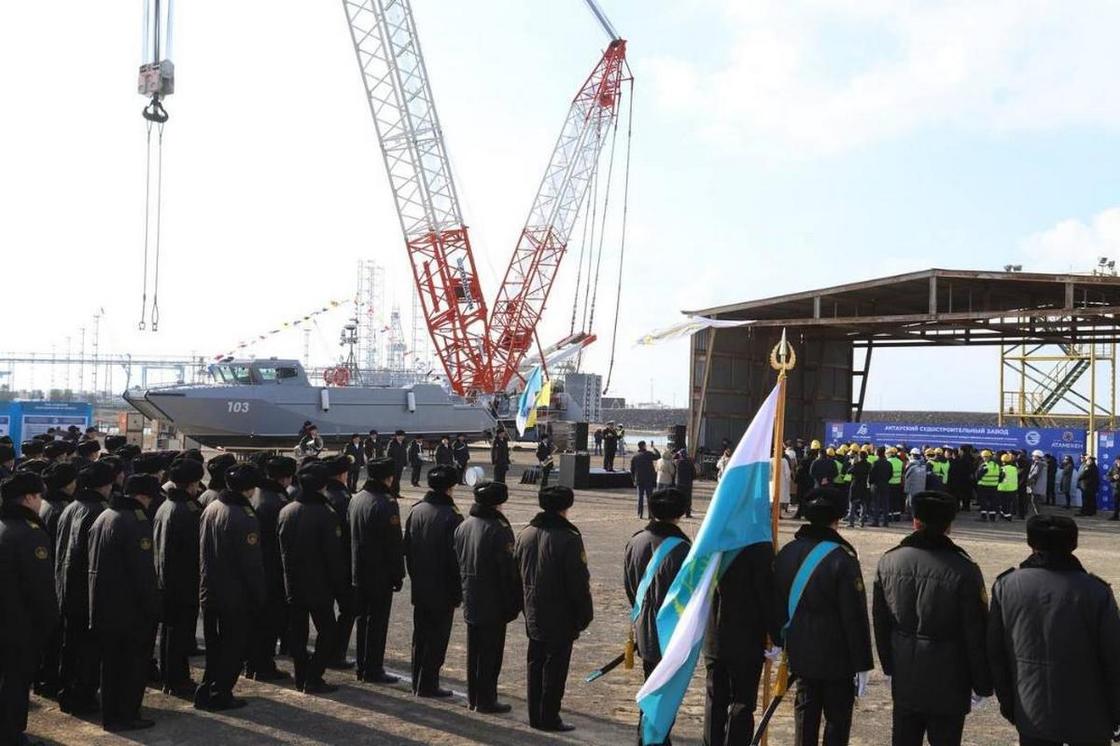 Спуск на воду военного корабля 