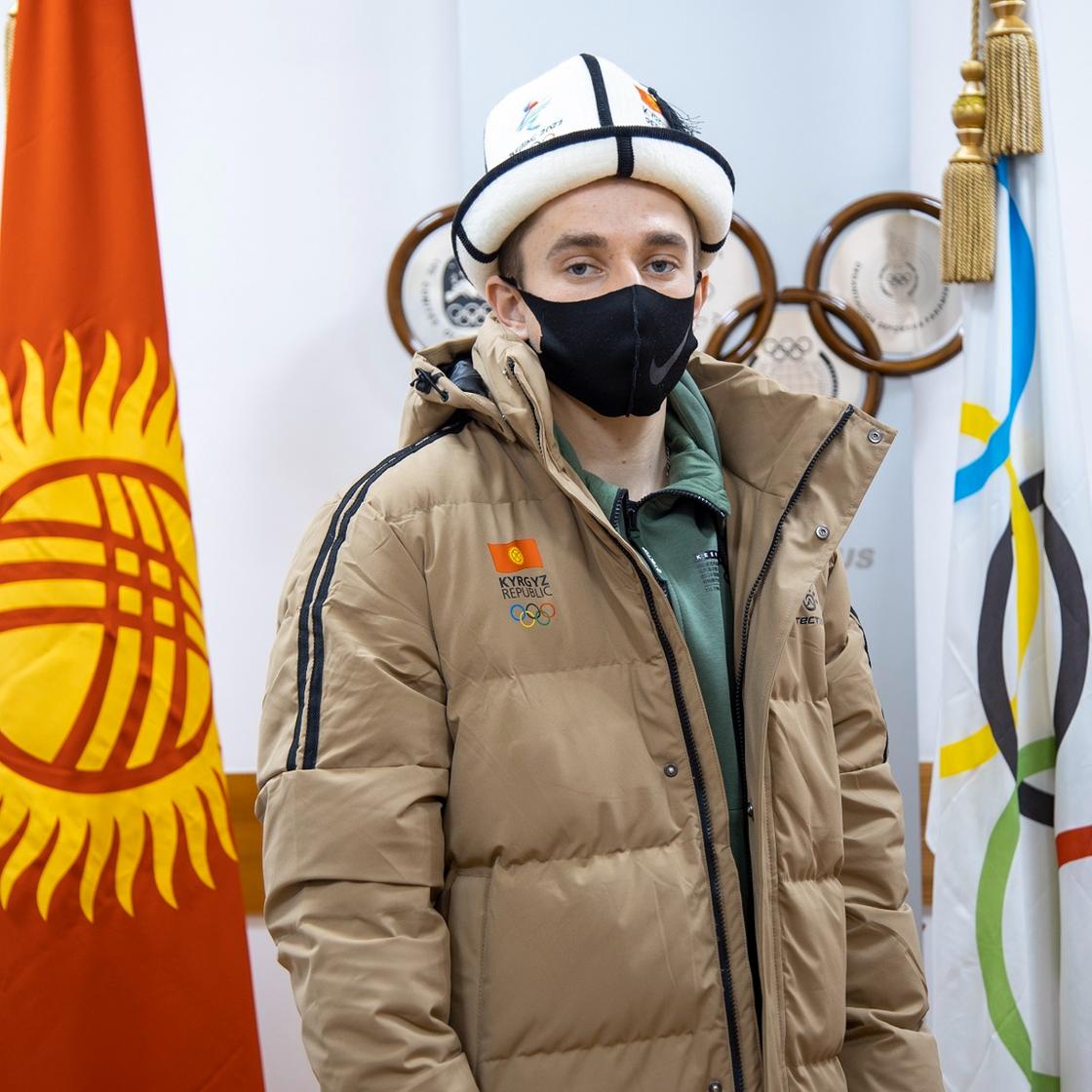 Максим Гордеев в парадной форме сборной Кыргызстана