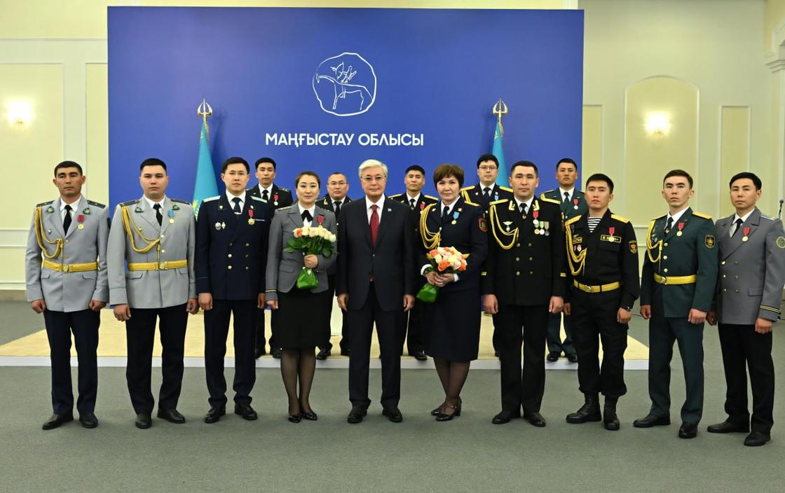Тоқаев құқық қорғау органдары қызметкерлерін марапаттады Тоқаев құқық қорғау органдары қызметкерлерін марапаттады