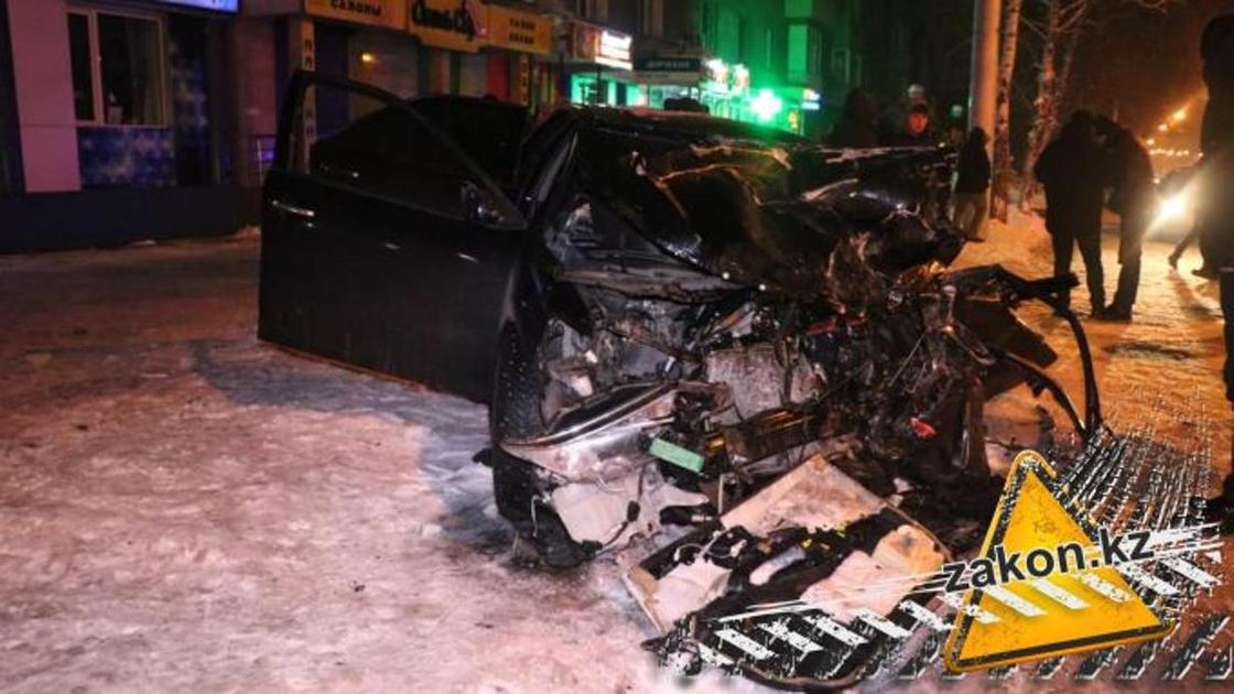 Шесть человек пострадали в крупной аварии в Алматы (фото, видео)