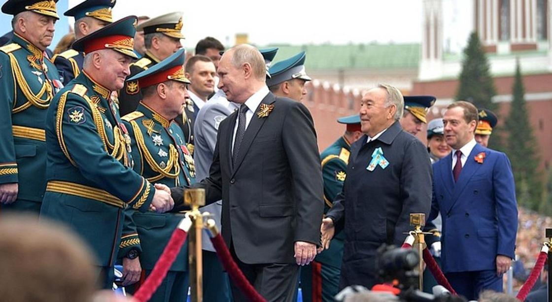 Назарбаев принял участие в параде Победы на Красной площади