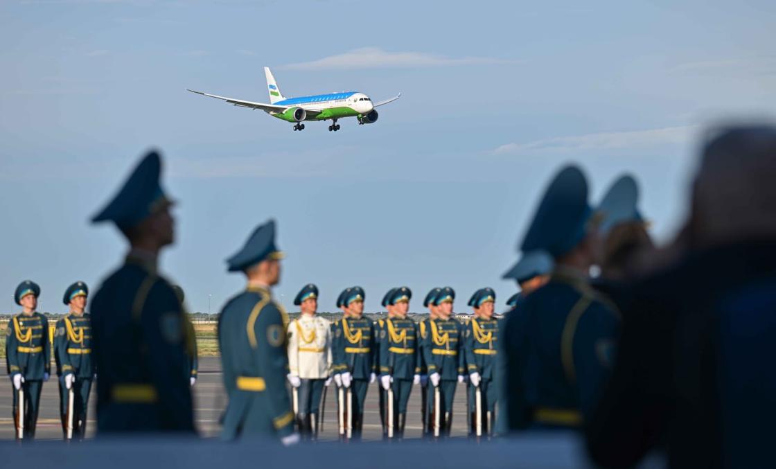 Президент Узбекистана прибыл в Казахстан