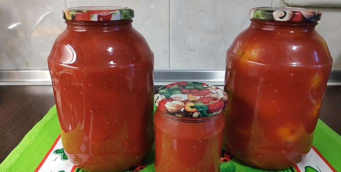 Крупные помидоры на зиму без стерилизации. Помидоры в собственном соку на 3 литровую банку. Помидоры в собственном соку на литровую банку. Томаты на зиму с покупным томатным соком. Помидоры в томатном соке на зиму из магазинного сока