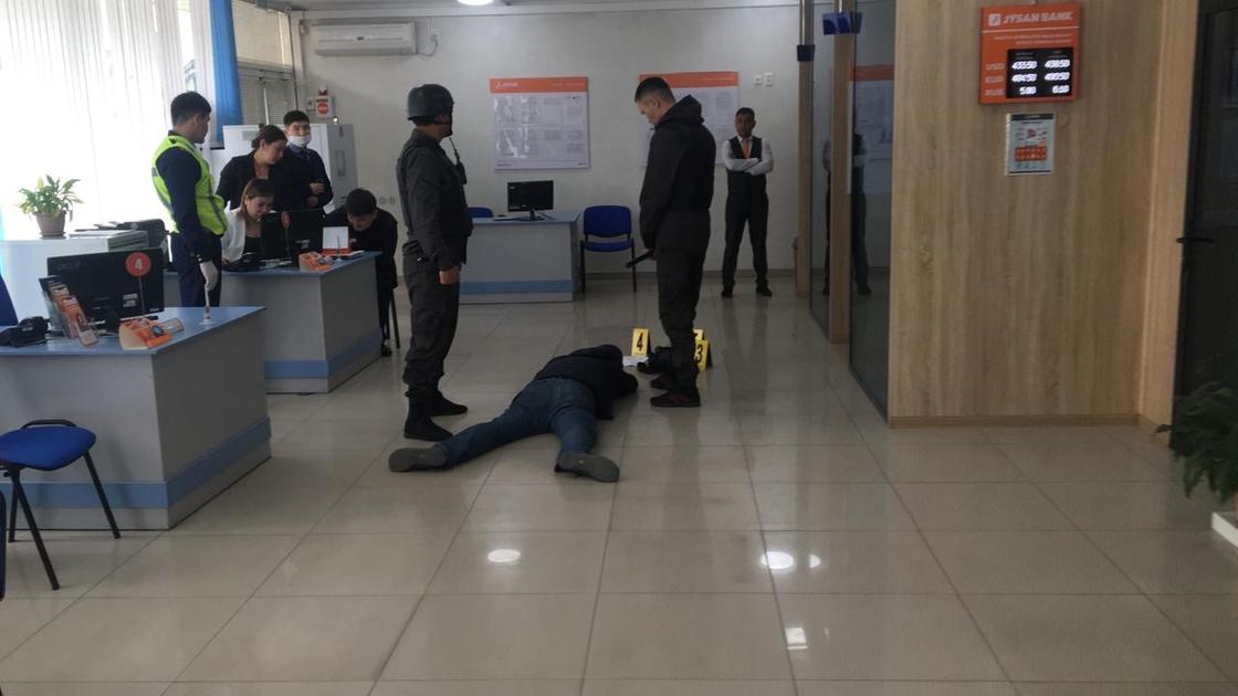 Попытку вооруженного ограбления Jysan Bank предотвратили в Шымкенте