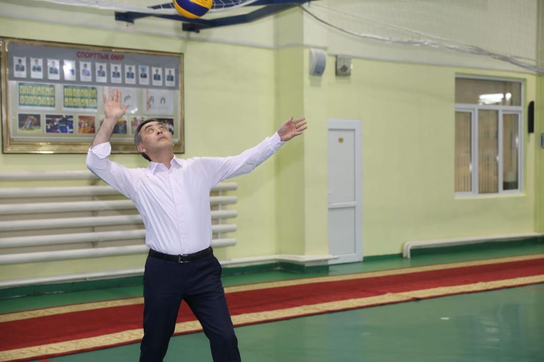 Турнир по волейболу на кубок министра обороны стартовал в Астане