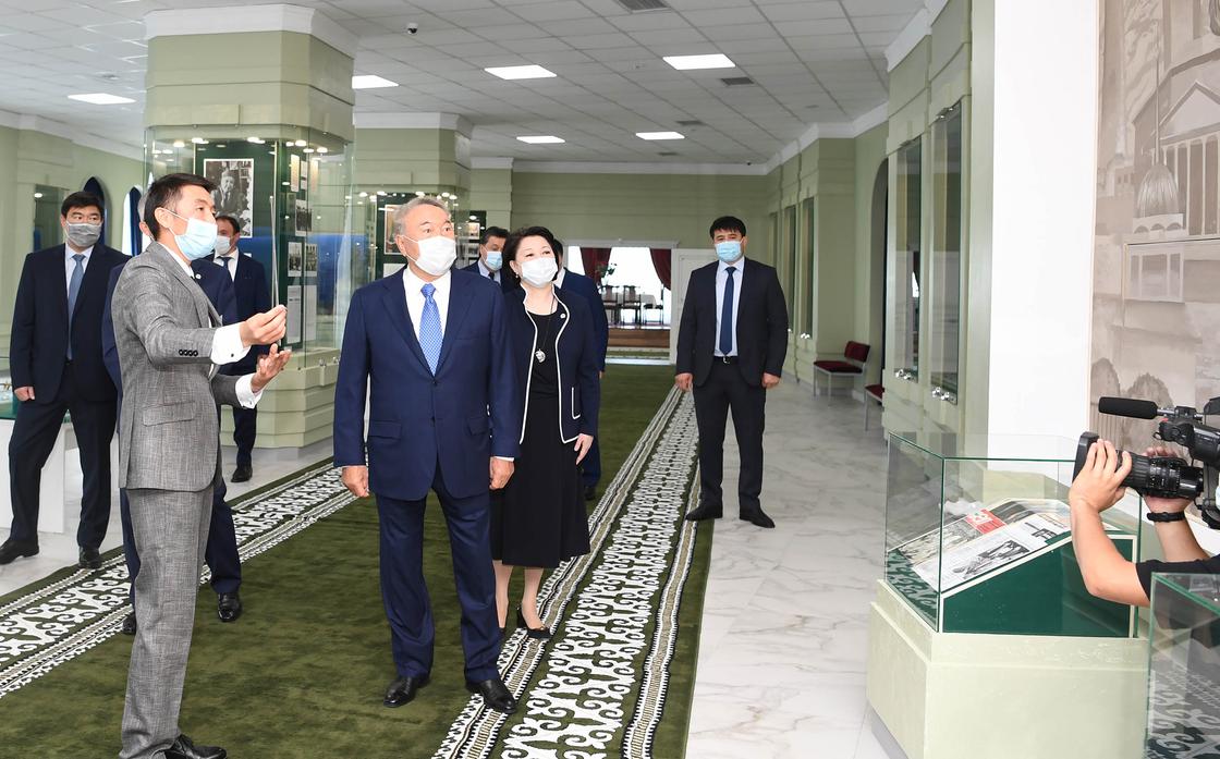 Нурсултан Назарбаев посетил музей в Актау