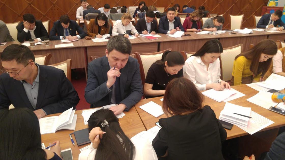Столичных чиновников проверили на знание казахского языка