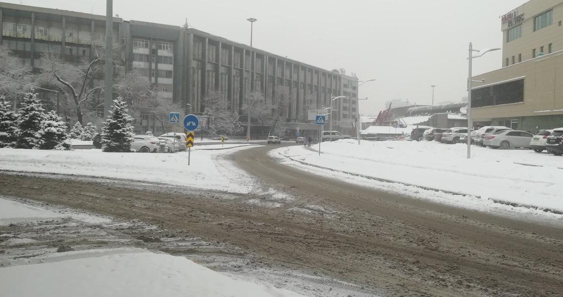 Снег в Алматы будет идти до вечера (фото)