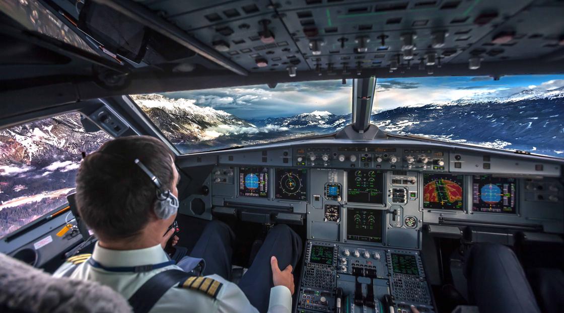 Никаких разговоров: почему пилоты должны молчать при посадке самолета