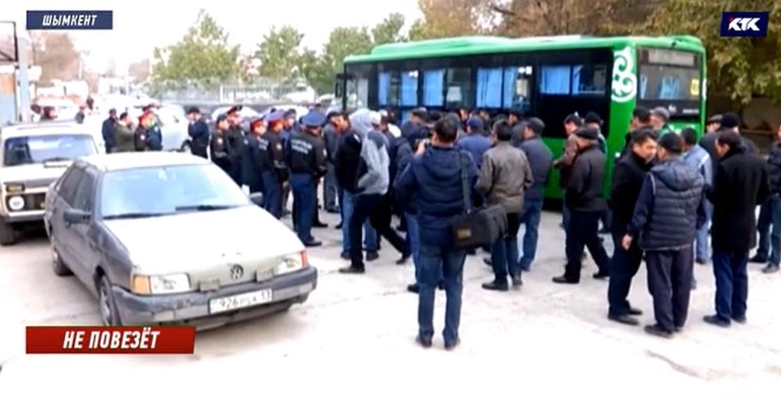 50 автобусов полдня простаивали в Шымкенте из-за крупного скандала