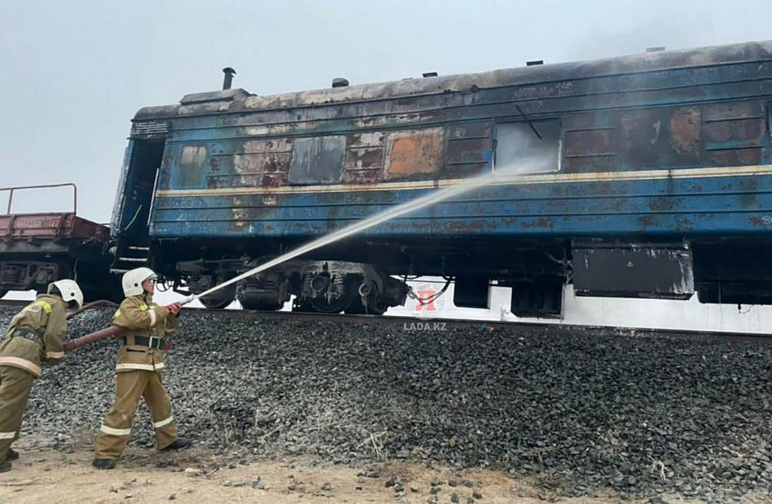 Пожарные тушат вагон в Мангистауской области