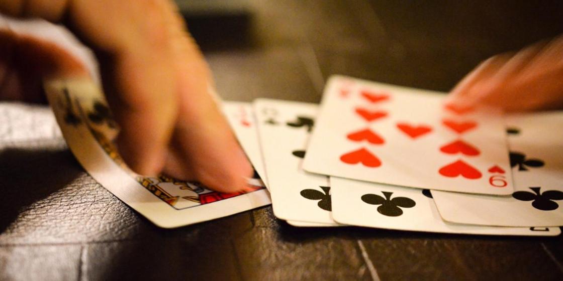 Четверо мужчин из СКО заплатят по полмиллиона тенге за игру в карты на деньги