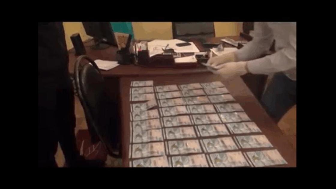 Главу отдела образования в ЗКО подозревают во взяточничестве (видео) Главу отдела образования в ЗКО подозревают во взяточничестве (видео)