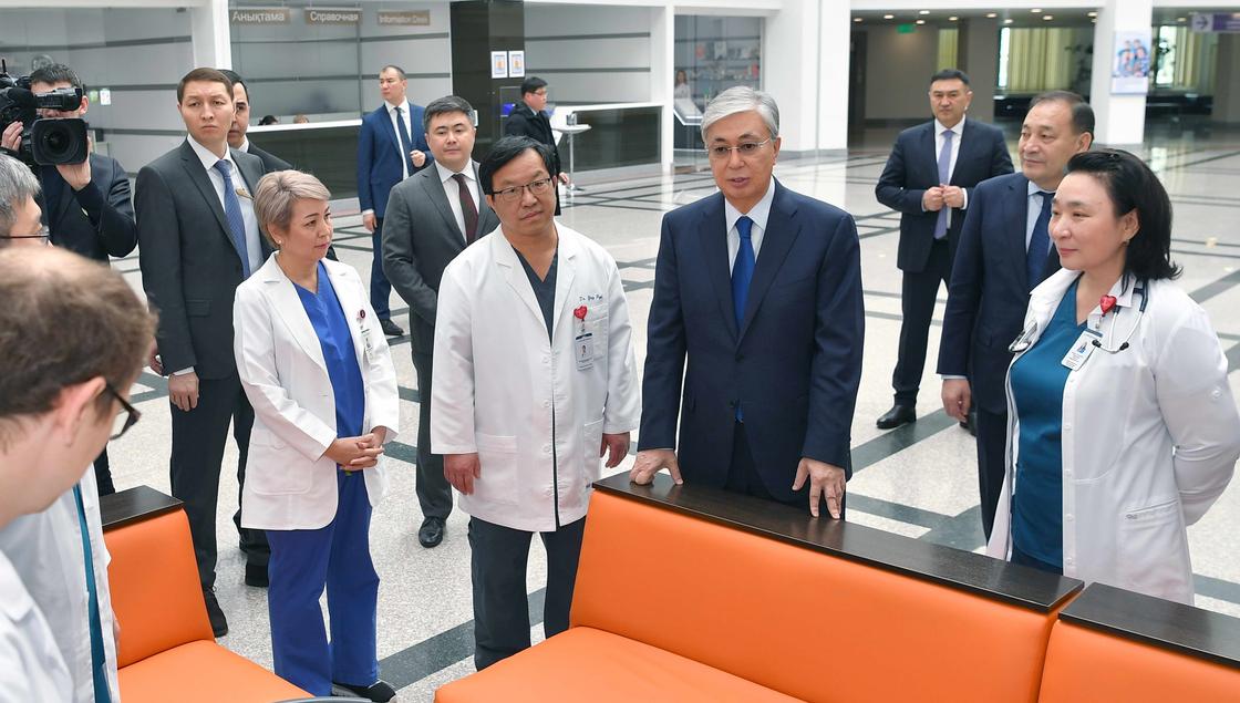 Глава государства посетил АО "Национальный научный кардиохирургический центр"