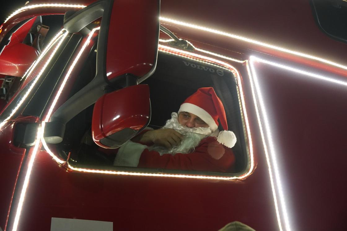 Санта в грузовике