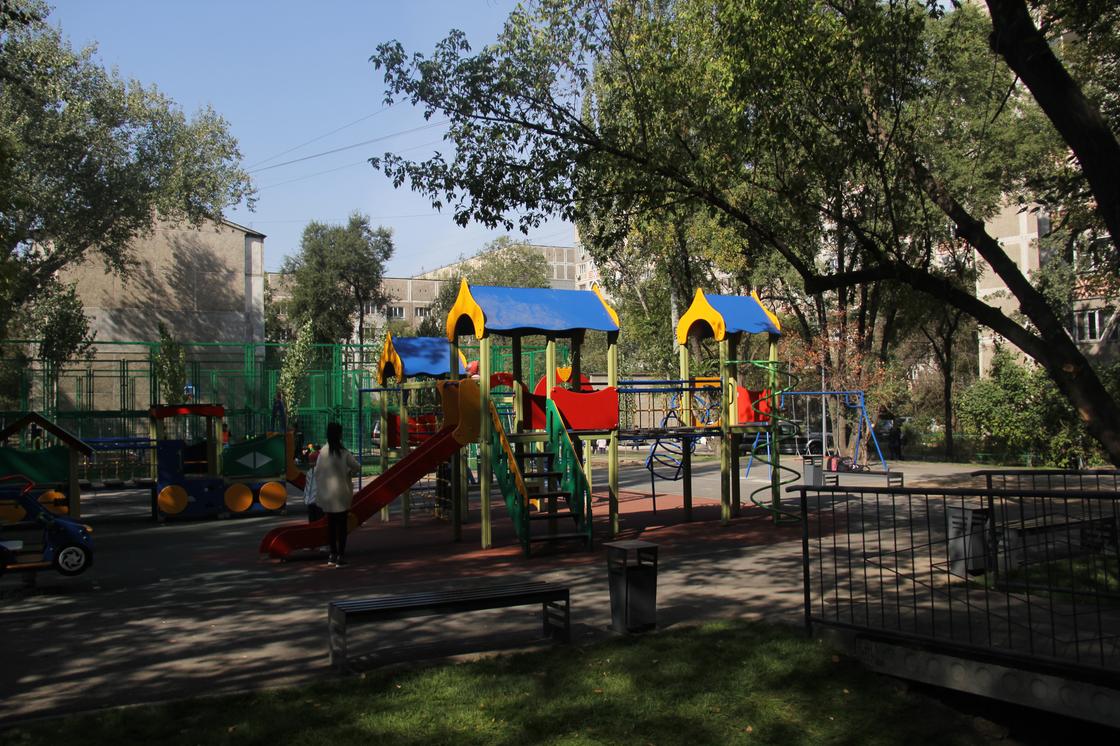 Построена детская площадка