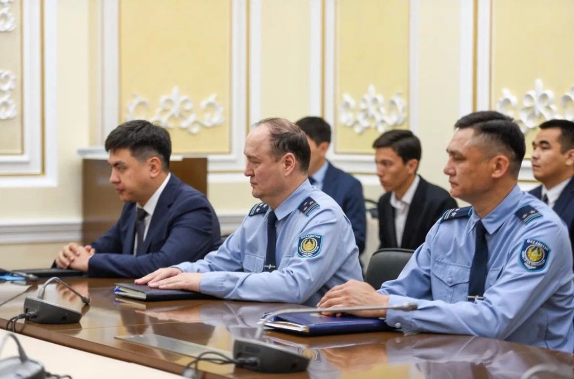 Аймақ басшысы төрт жасар баланы құтқарған полиция қызметкерлеріне құрмет көрсетті