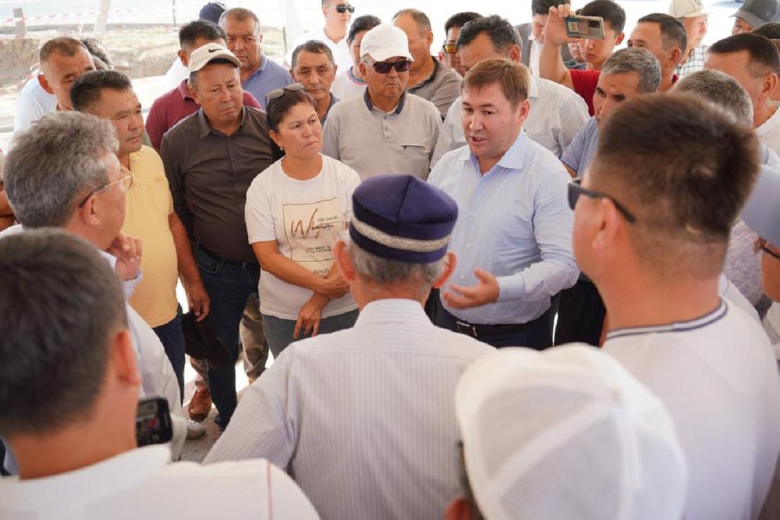 Аким Шымкента проверил ход строительства инфраструктурных систем в "Туране"
