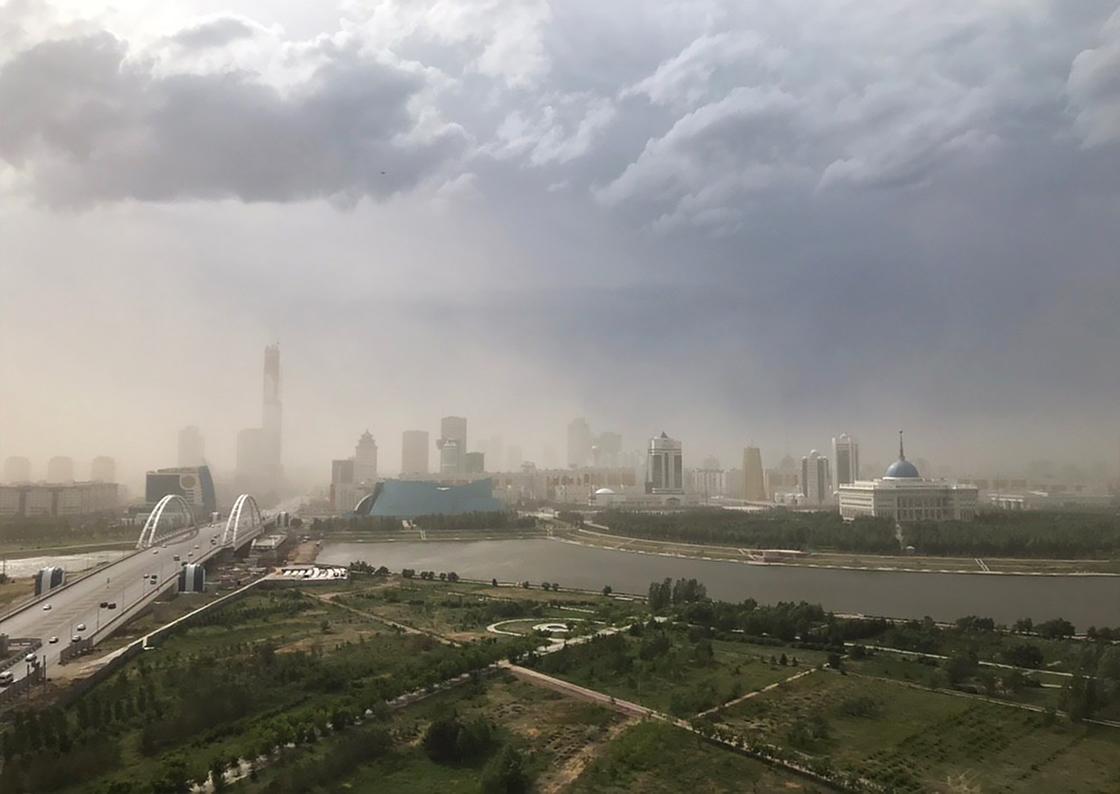 Ураган и песок в лицо: Нур-Султан накрыла пыльная буря (фото)