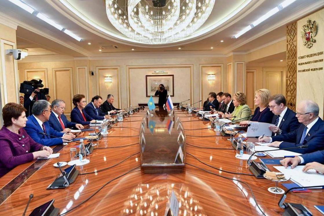Дарига Назарбаева предложила упростить процедуры перехода границы с Россией