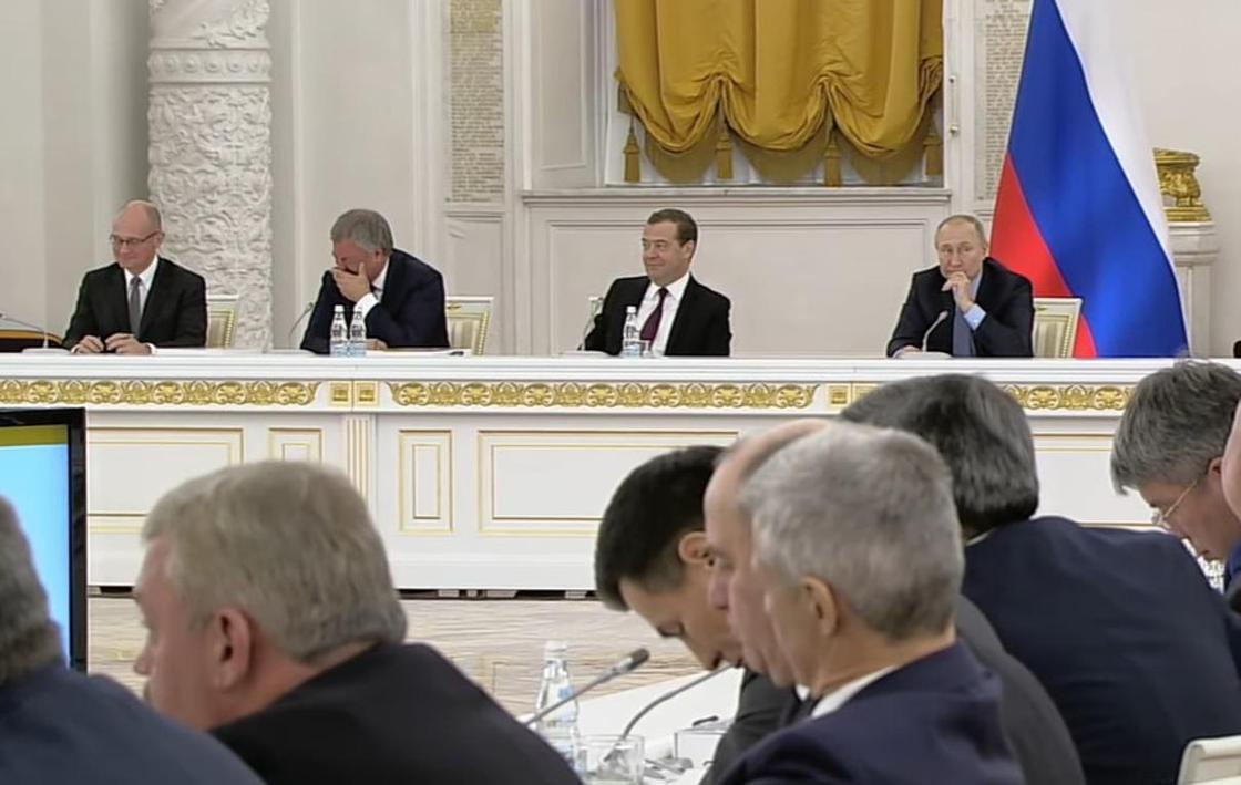 Жириновский рассмешил чиновников на заседании с Путиным (видео)