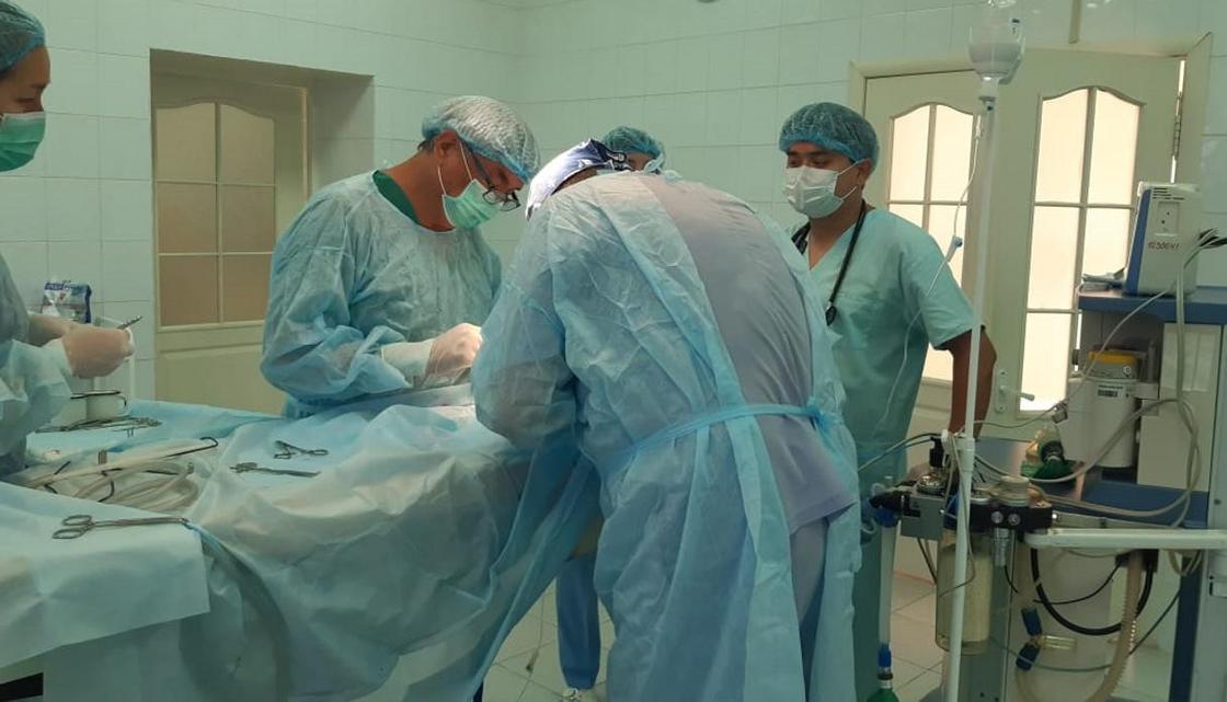 Огромную опухоль удалили врачи у годовалой девочки в Актау