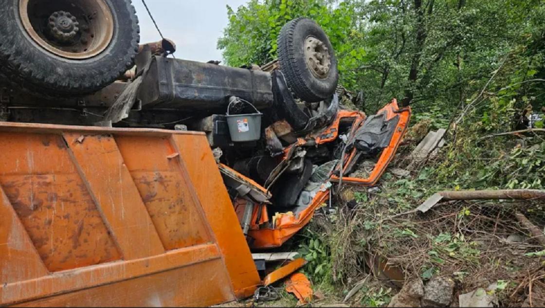Автомобиль попал в аварию Автомобиль попал в аварию