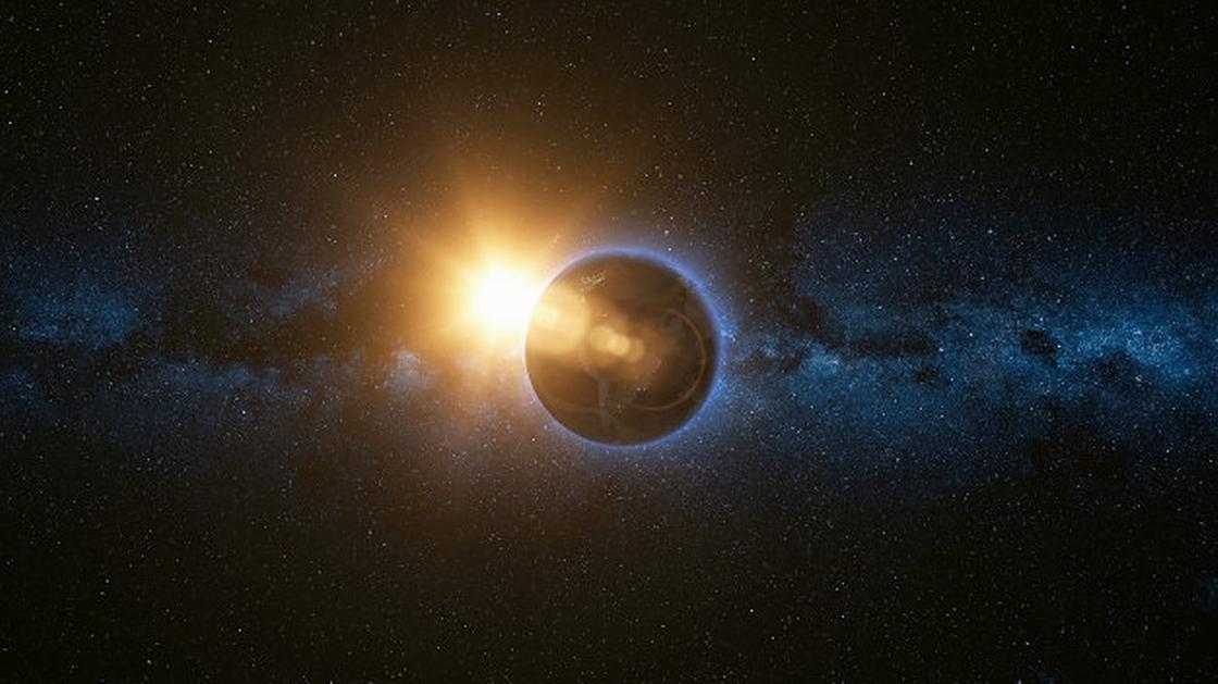 Земля и Солнце в Космосе