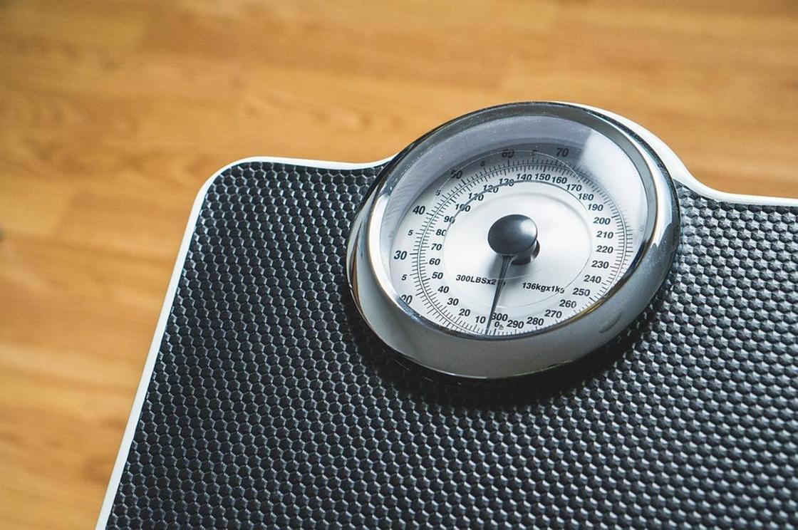 В Британии подросток умер от ожирения: его закормила собственная мать