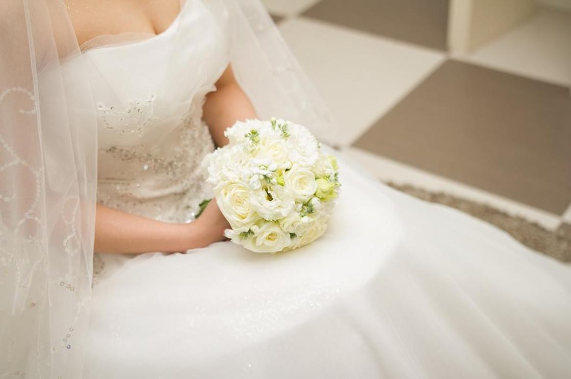 "Я хочу свадьбу, а она хочет вложиться в бизнес": девушка пожаловалась на планы свекрови