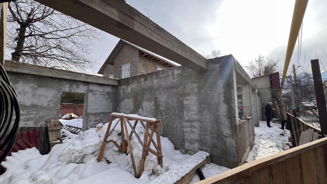 Снесенная хозпостройка в Алматы