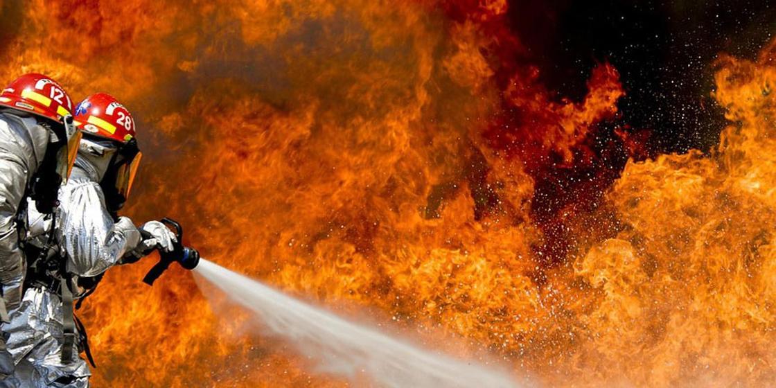 Обожжены голова и тело: парень сильно пострадал при пожаре в общежитии Костаная