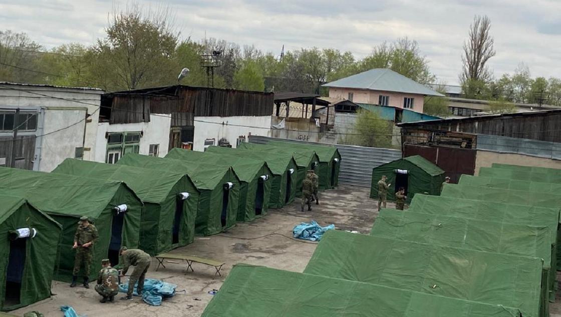 Палаточный городок для лиц без определенного места жительства развернули в Алматы (фото)