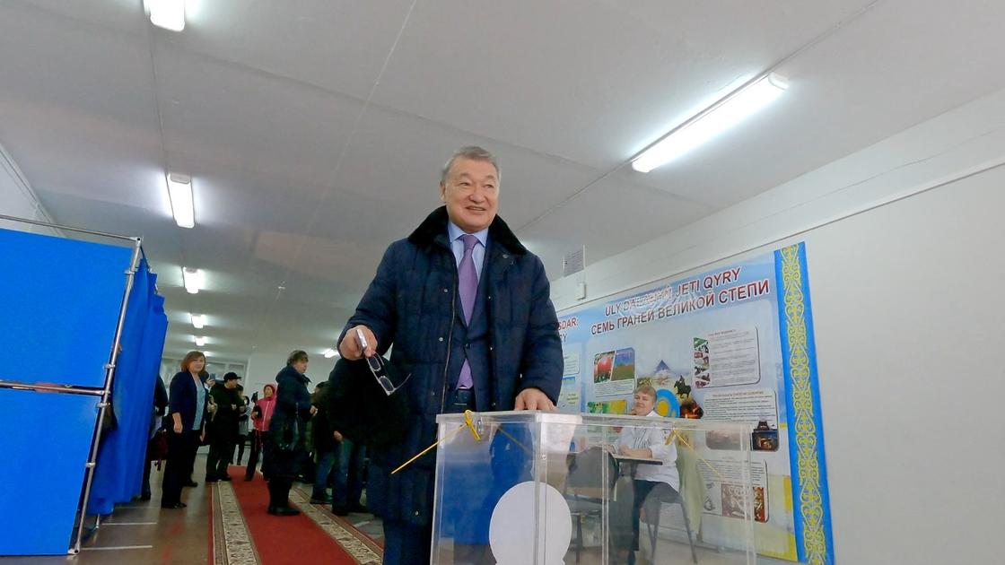 Аким ВКО проголосовал на выборах президента