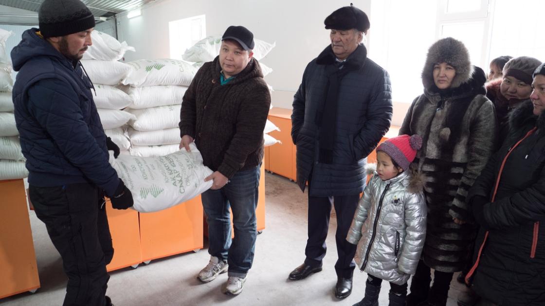 В Талдыкоргане раздали тонну сахара нуждающимся