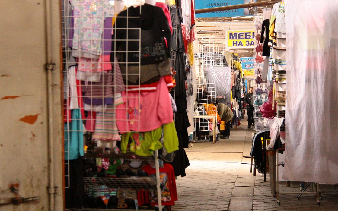 "Хотел обновить гардероб": мужчина обокрал склад одежды в Акмолинской области