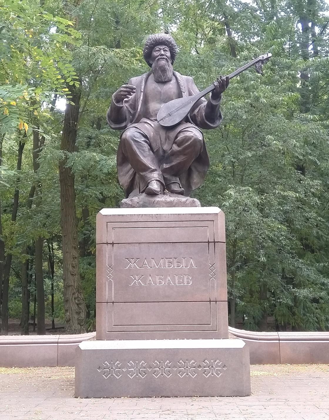 Памятник Жамбылу Жабаеву в Киеве