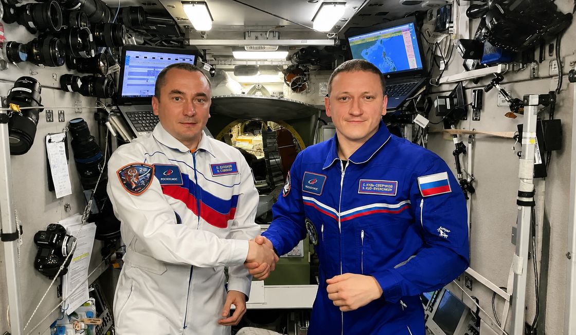 Космонавты Роскосмоса