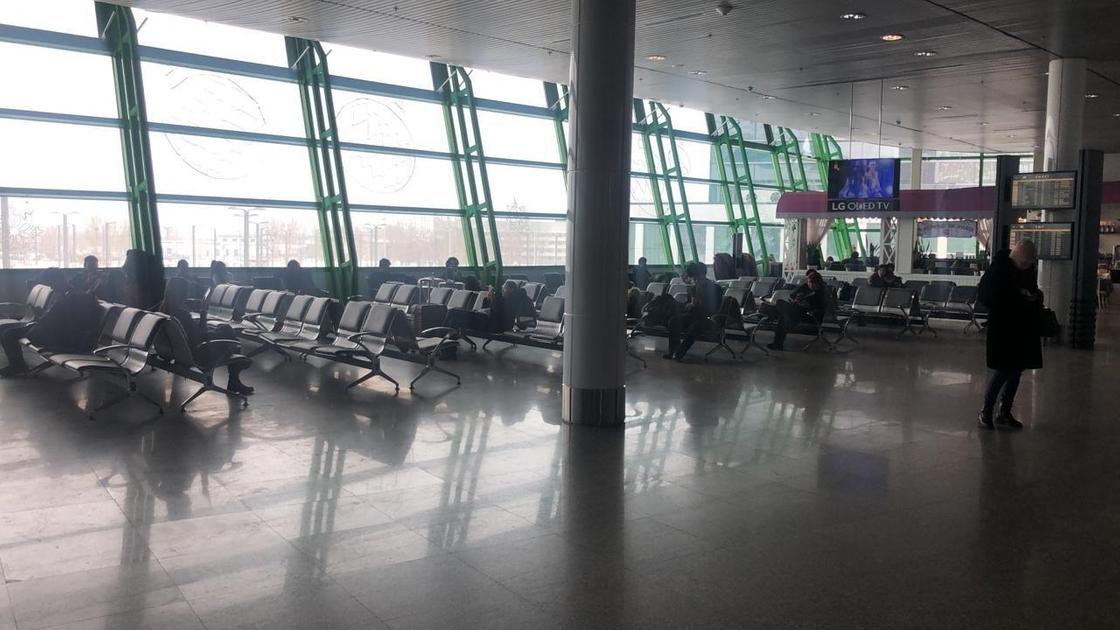 Слухи об ажиотаже в аэропорту Алматы прокомментировали в МИИР